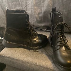 combat boots women 8 1/2 Black Faux Leather Worn Once